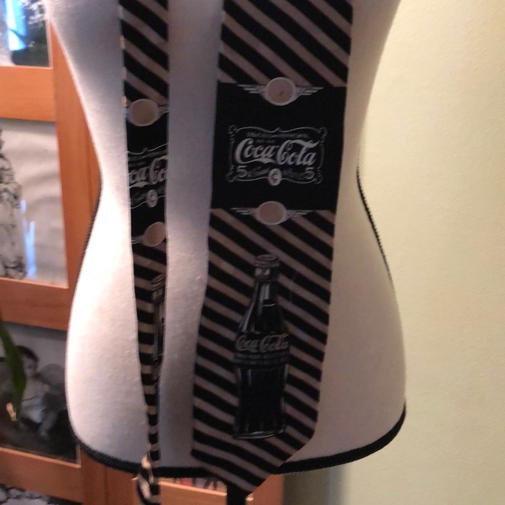 Collectible Coca-Cola tie silk very nice.